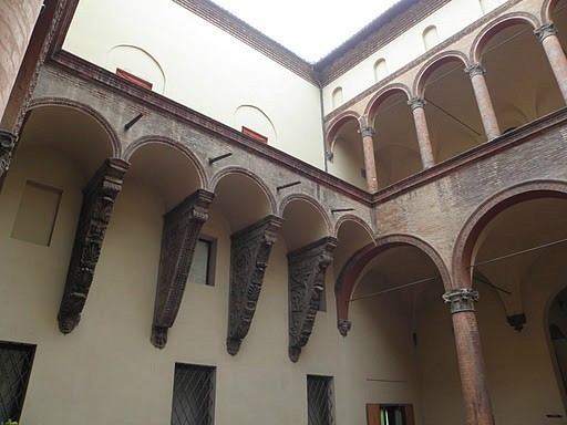 Средневековый музей Болонья