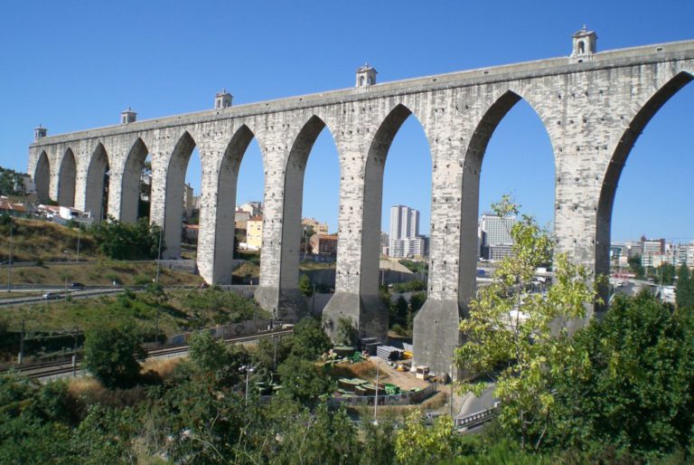 Акведук Aqueduto das Águas Livres