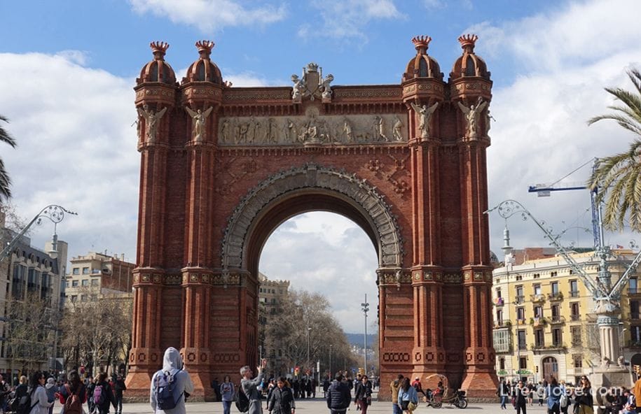 Триумфальная арка Барселона