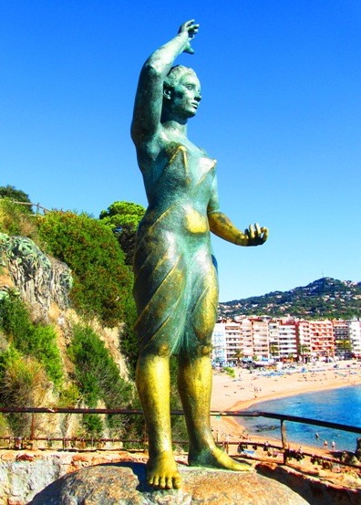 статуя на море