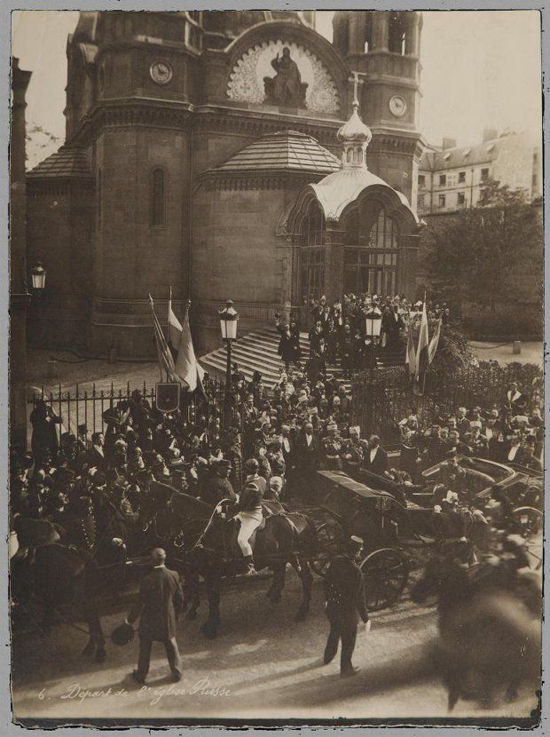 Николай II посещает Собор Святого Александра Невского в Париже