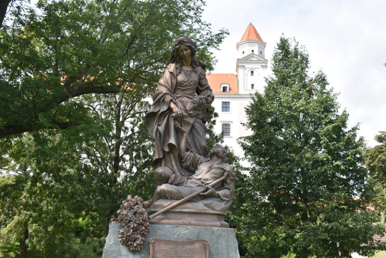 памятник Елизавете Венгерской