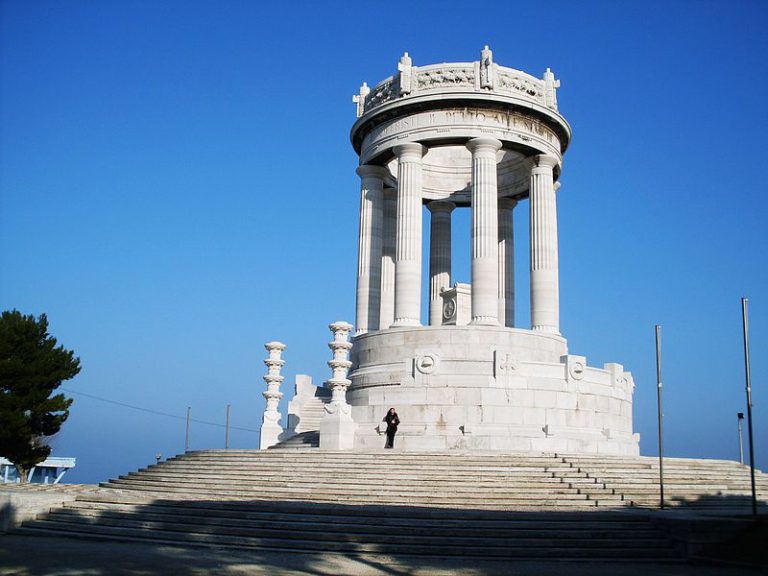Монумент погибшим в Анконе
