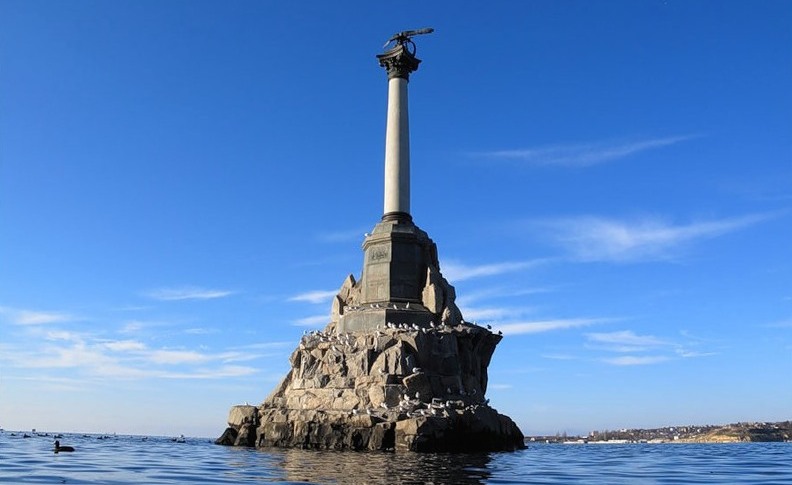 Памятник затопленным кораблям Севастополь