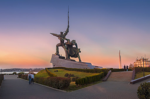 Памятник солдату и матросу