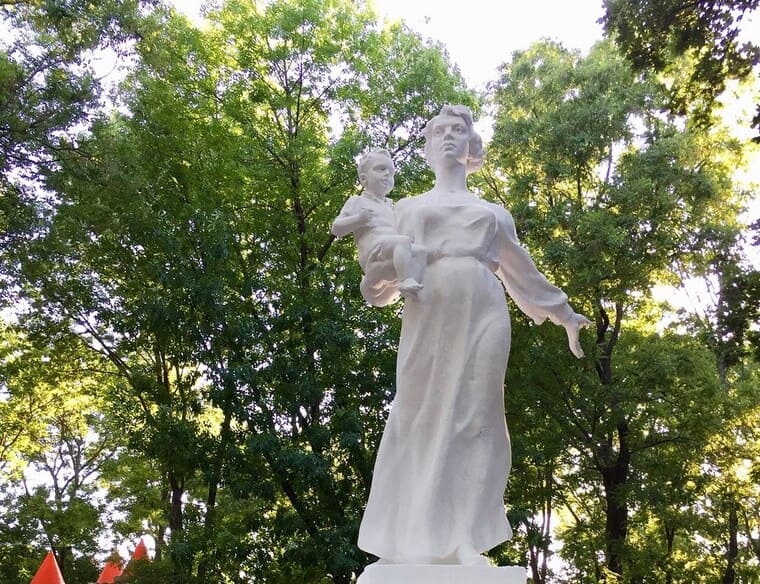 Памятник матерям России 