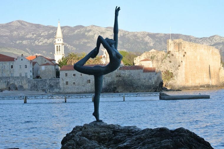 Танцовщица – бронзовая скульптура гимнастки